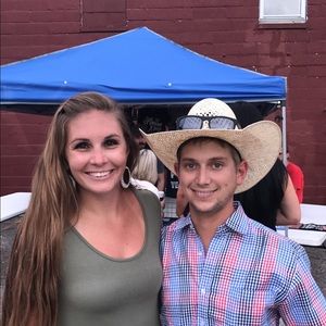 Meet your Posher, Caitlin